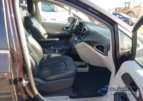 2017 Chrysler Pacifica Touring-L z USA, uszkodzony, nr VIN 2C4RC1BG4HR785865